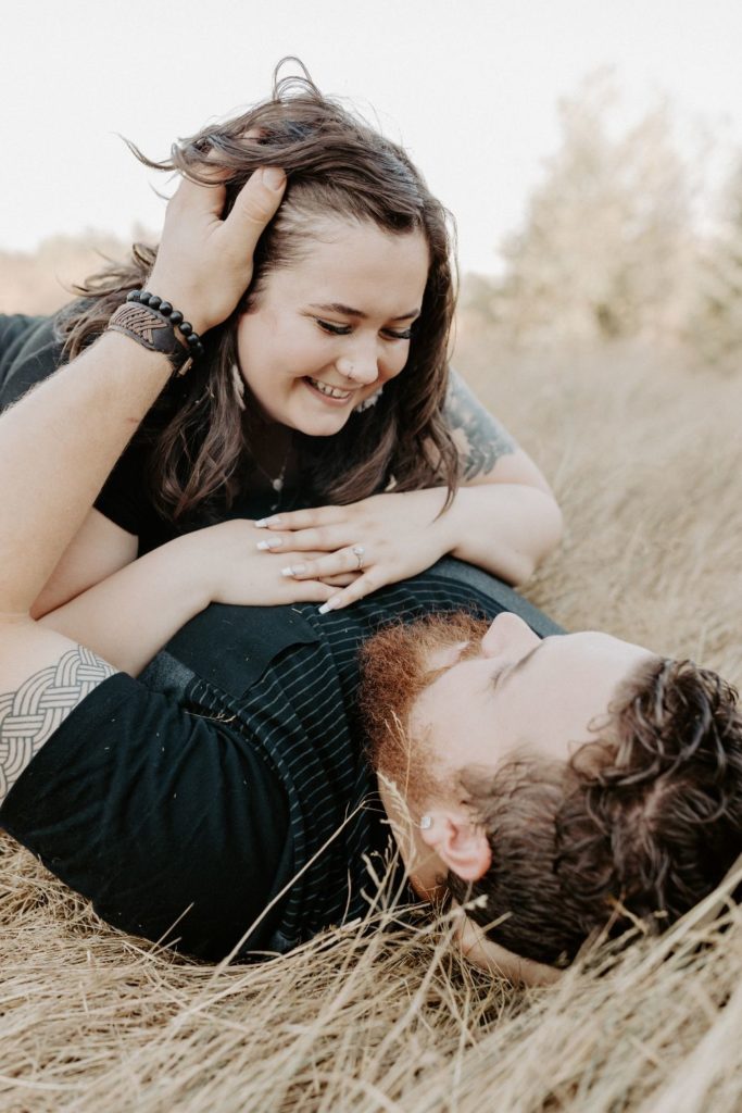engagement photos outfits, when to take engagement photos